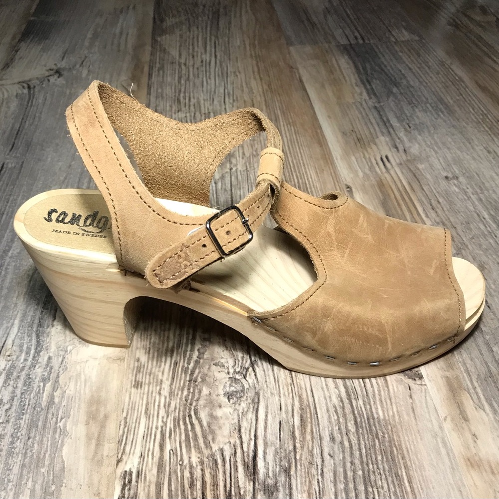 SANDGRENS CLOGS Nice T-Strap Tan NWOT 🐜